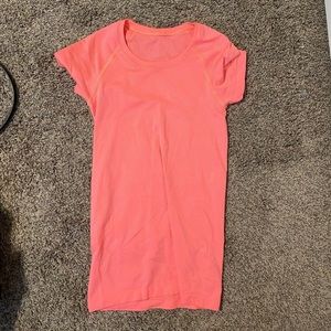 lululemon tee